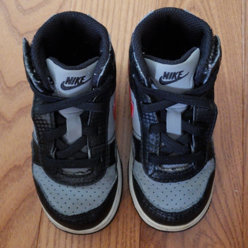 Nike Toddler 8c sneakers - velcro entry